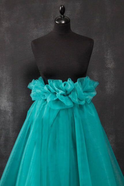 til najvišeg kvaliteta u boji emerald sa sitnom mrežicom za haljine i suknje