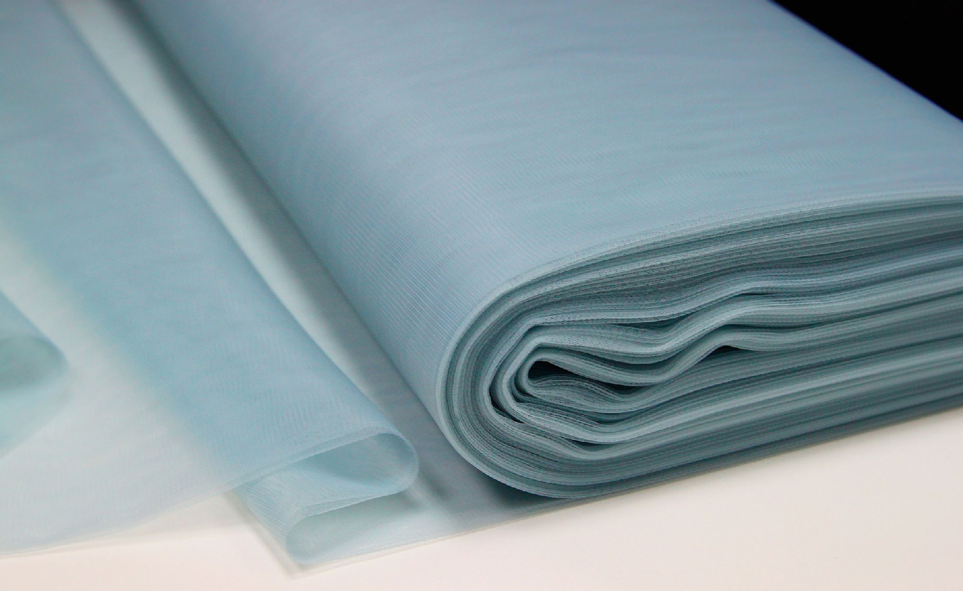 til-hayel-boja-maglovito-plava-1 til najvišeg kvaliteta u boji maglovito plava sa sitnom mrežicom za haljine i suknje