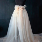 til najvišeg kvaliteta u boji svetlo bež sa sitnom mrežicom za haljine i suknje