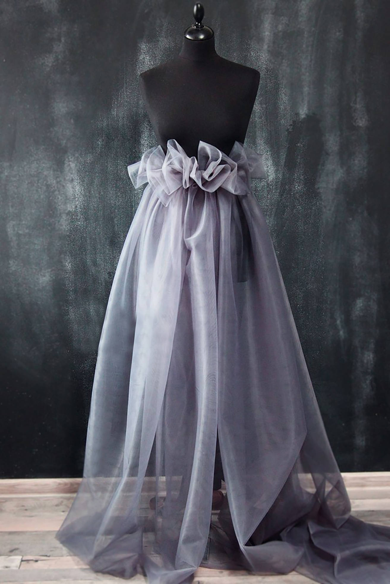 til-hayel-boja-tamno-siva-1 til najvišeg kvaliteta u boji tamno siva sa sitnom mrežicom za haljine i suknje